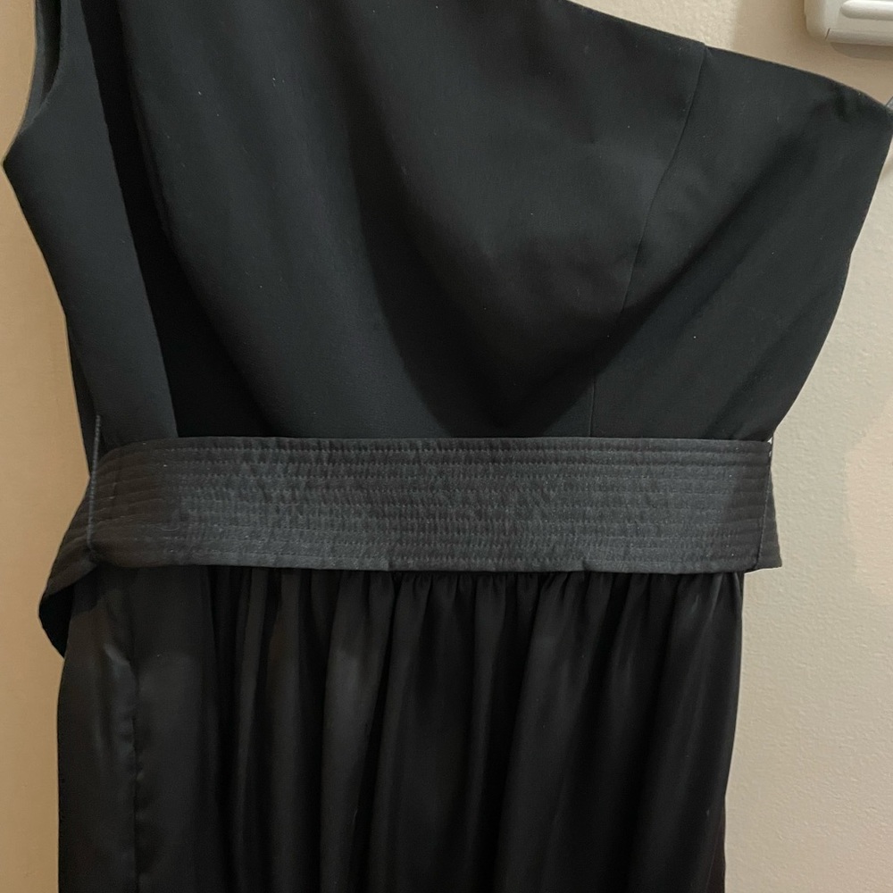 No stress Little black dress Vera Wang one-Shoulder Short and Flirty